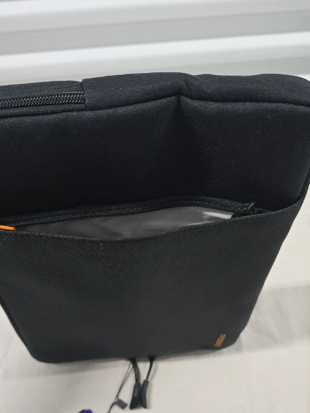 Tomtoc black laptop
